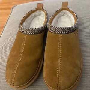 Koolaburra by UGG’s Women’s Brown Suede Slip-On Shoes